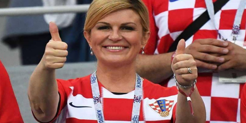 بالفيديو: من هي رئيسة كرواتيا التي تحولت إلى نجمة خلال مونديال روسيا؟